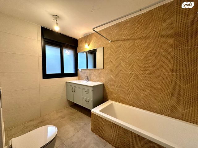 דירה, בנימין ד'ישראלי 45, אחוזה, חיפה