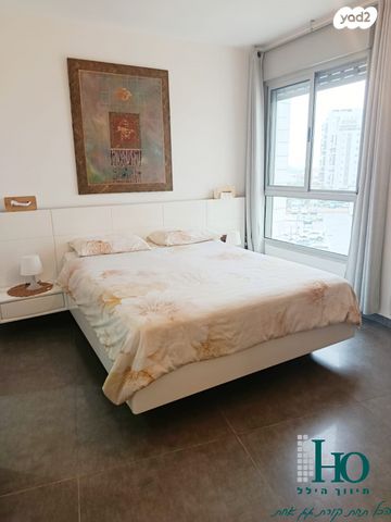 גג/ פנטהאוז, מפל התנור, שקמים ואגמים, אשקלון