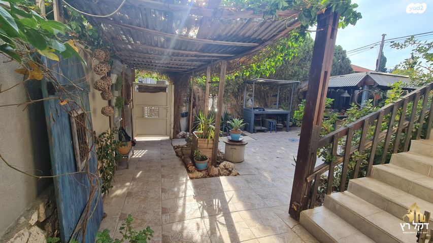 דירת גן, כפר עברי, עכו