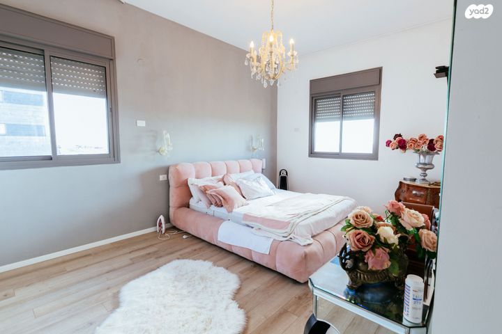 גג/ פנטהאוז, חיים הרצוג, פסגות אפק, ראש העין