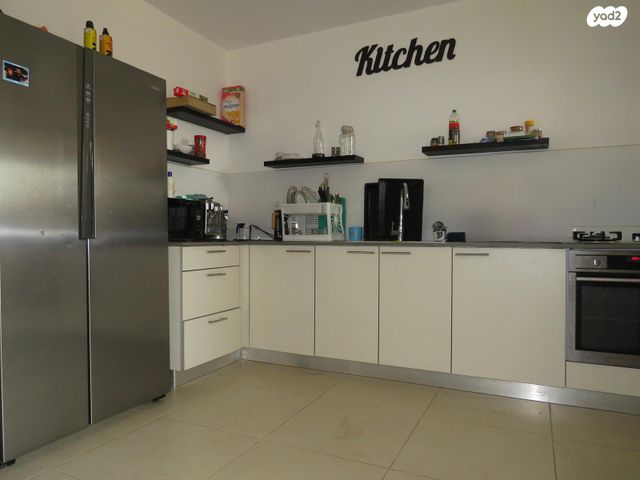 דירת גן, אירוס, ירוחם