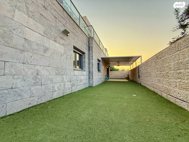 דירת גן, מודיעין מכבים רעות