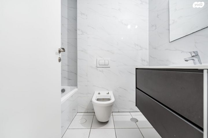 דירה, אריק איינשטיין, דרום חדש, פארק הים, בת ים