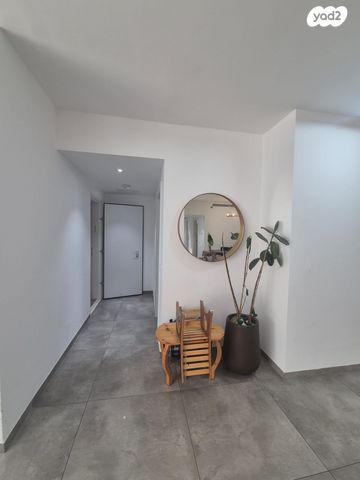 דירה, יחידת 101, אריק שרון, נהריה