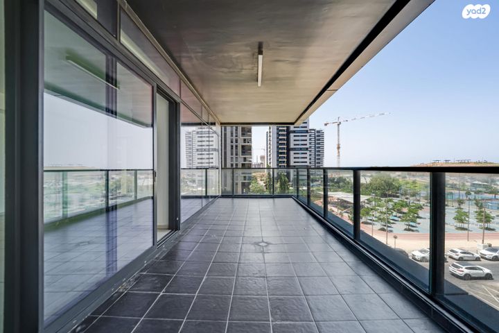 דירה, אריק איינשטיין, דרום חדש, פארק הים, בת ים