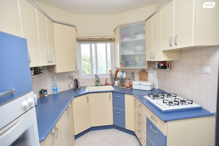 דירת גן, חרוב 12, נאות יצחק רבין, מזכרת בתיה