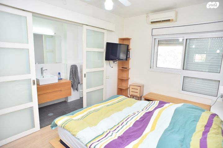 דירת גן, חרוב 12, נאות יצחק רבין, מזכרת בתיה