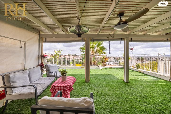 דירה, יהושע בן נון, המכבים, גבעת זאב