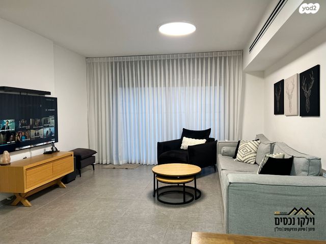 דופלקס, נעמי שמר, נאות שמיר, יבנה