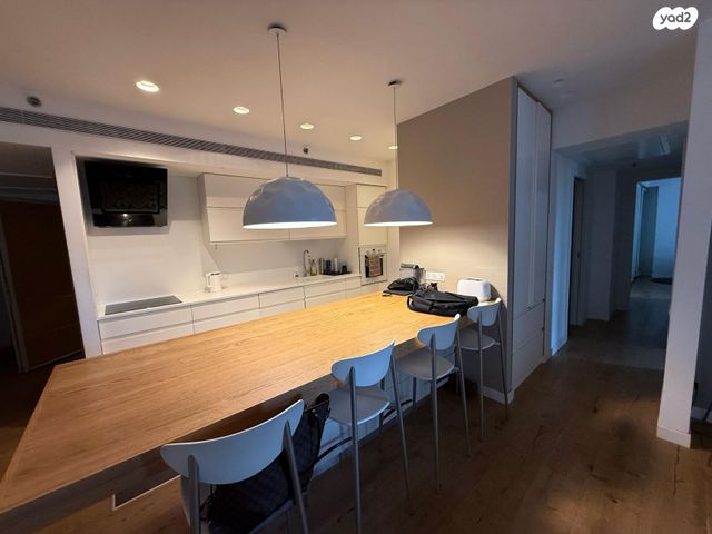 דירה, ניסים אלוני, צמרות איילון, פארק צמרת, תל אביב יפו