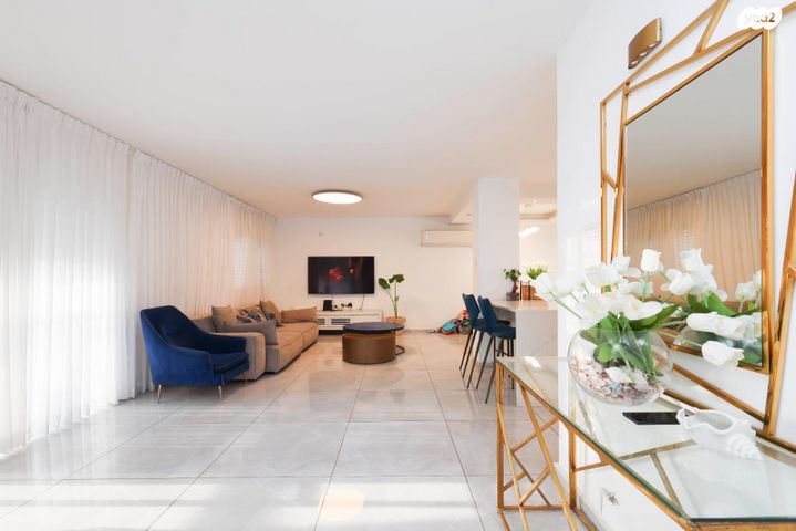 דופלקס, אירוס הארגמן, גבעת האירוסים, נתניה