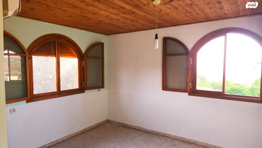 משק חקלאי/ נחלה, לבנים