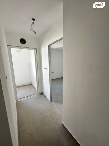 דירה, הדרור, נאות בן גוריון, יבנה