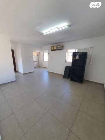 דירה, גיורא יוספטל, נתניה