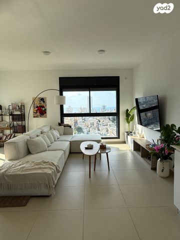 דירה, ישראל זנגוויל, צפון מזרח מרכז העיר, נתניה