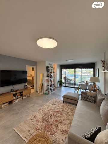 דירה, משגב עם 16, קרית שלום, תל אביב יפו