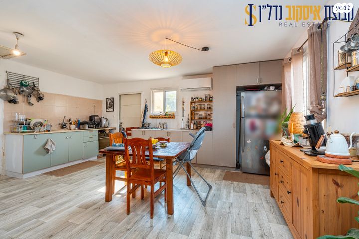 דו משפחתי, דרך האלון, קציר