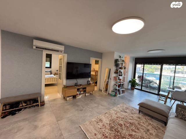 דירה, משגב עם 16, קרית שלום, תל אביב יפו