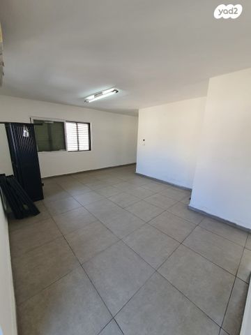 דירה, גיורא יוספטל, נתניה