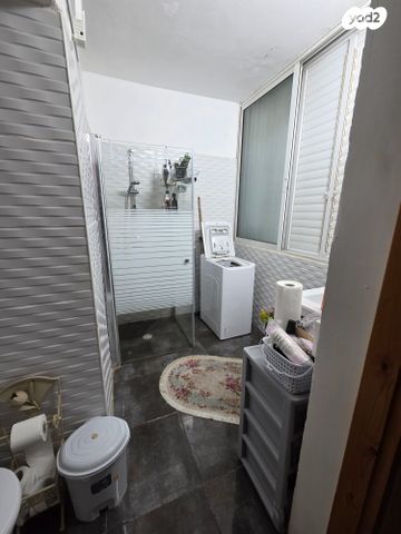 דירה, עזרא, ג' / מרכז מזרח העיר, רחובות