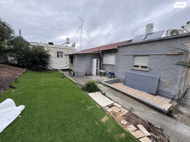 דו משפחתי, אהבת ציון, שיכון ג, טבריה