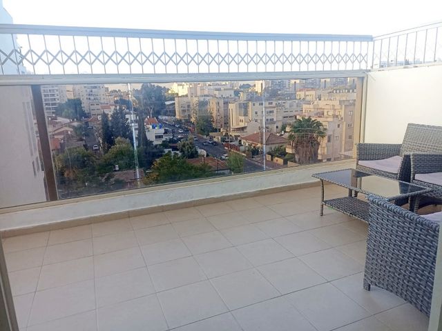 דירה, מרים מזרחי, שעריים, רחובות