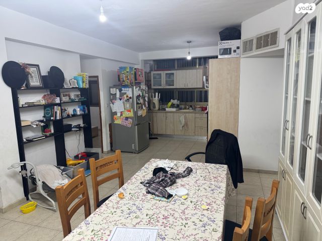 דירה, הרב אהרונסון, הפועל המזרחי ב', שיכון ב', בני ברק