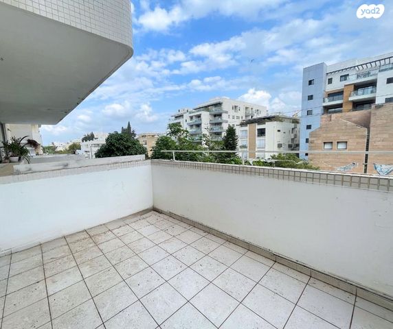 דירה, תל חי, נווה דוד רמז, רעננה