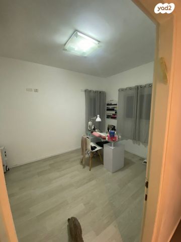 דירה, רמב"ם, ראשון לציון