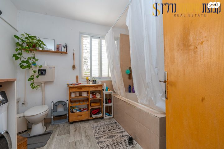 דו משפחתי, דרך האלון, קציר