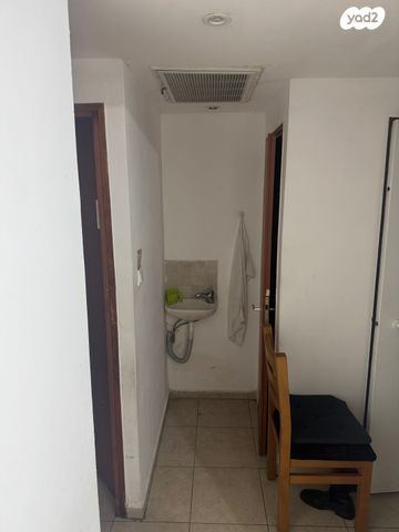 דירה, הרב אהרונסון, הפועל המזרחי ב', שיכון ב', בני ברק