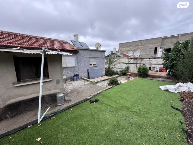 דו משפחתי, אהבת ציון, שיכון ג, טבריה