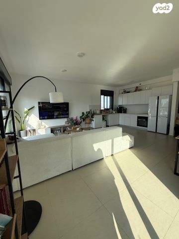 דירה, ישראל זנגוויל, צפון מזרח מרכז העיר, נתניה