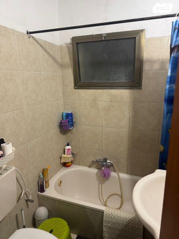 דירה, הרב אהרונסון, הפועל המזרחי ב', שיכון ב', בני ברק