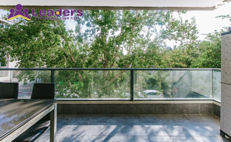 דירה, יגאל אלון, הרצליה הירוקה, נווה עובד, הרצליה