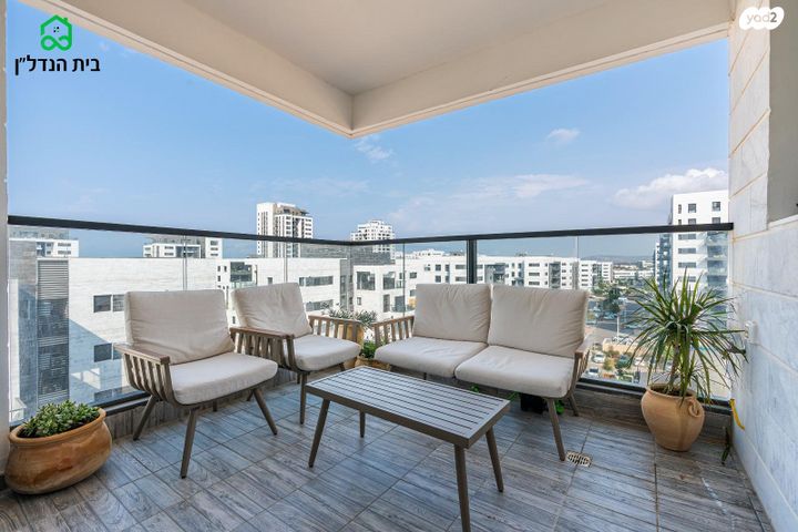 דירה, מור, אור ים, אור עקיבא