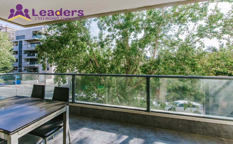 דירה, יגאל אלון, הרצליה הירוקה, נווה עובד, הרצליה