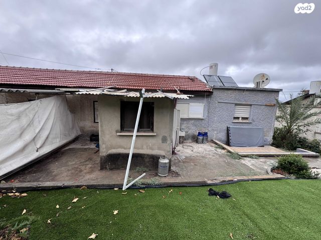 דו משפחתי, אהבת ציון, שיכון ג, טבריה