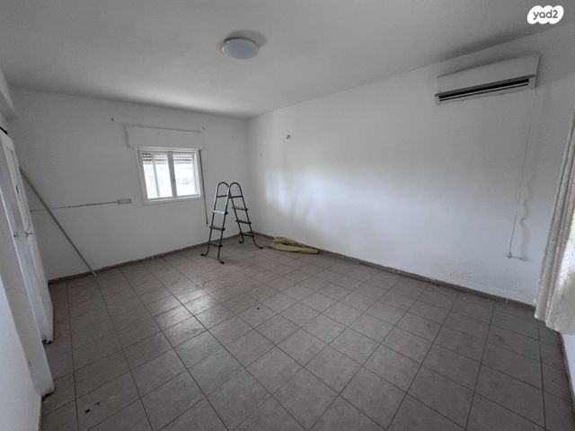 דו משפחתי, אהבת ציון, שיכון ג, טבריה