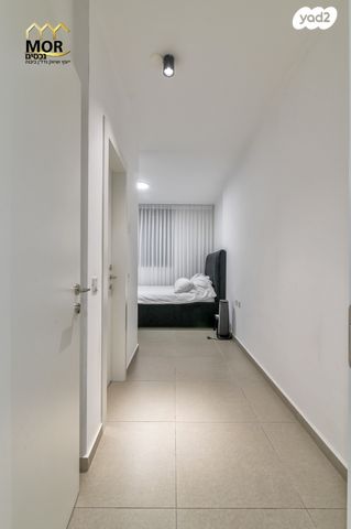 דירה, דבורה עומר, נאות שמיר, יבנה