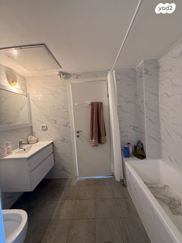 דירה, ישראל זנגוויל, צפון מזרח מרכז העיר, נתניה