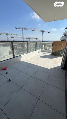 גג/ פנטהאוז, נאות אפק, אפקה, קרית ביאליק