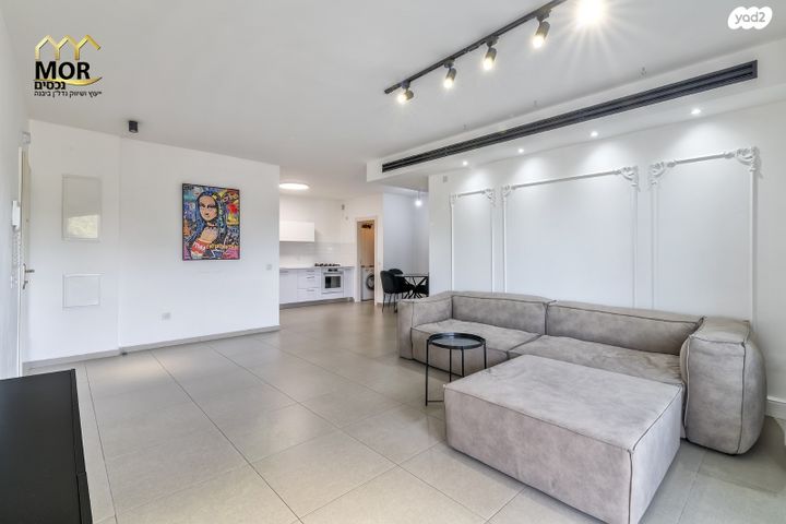 דירה, דבורה עומר, נאות שמיר, יבנה