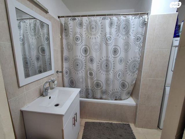 דירה, בר כוכבא, הגבעה הצרפתית, גבעת שפירא, ירושלים