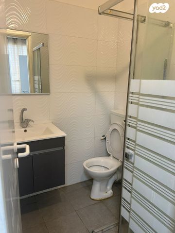 דירה, שדרות ורבורג 11, קרית חיים מערבית, חיפה