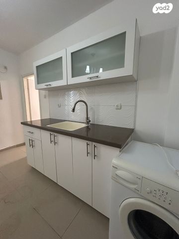 דירה, שדרות ורבורג 11, קרית חיים מערבית, חיפה