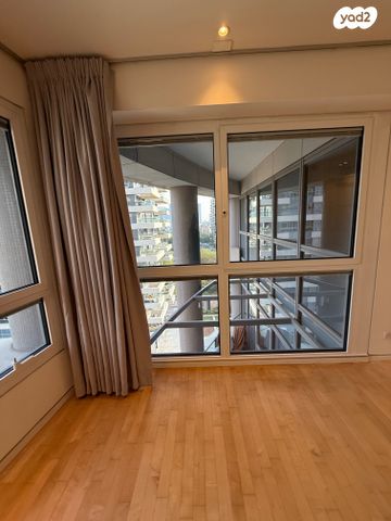 דירה, ניסים אלוני, צמרות איילון, פארק צמרת, תל אביב יפו