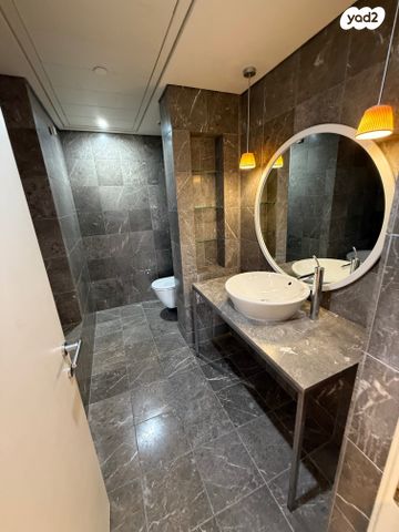 דירה, ניסים אלוני, צמרות איילון, פארק צמרת, תל אביב יפו