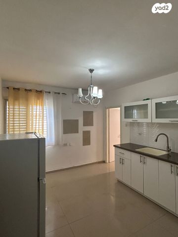 דירה, שדרות ורבורג 11, קרית חיים מערבית, חיפה