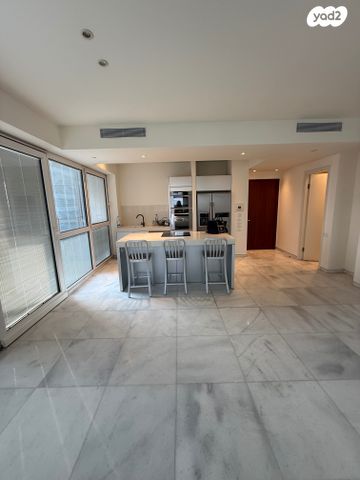 דירה, ניסים אלוני, צמרות איילון, פארק צמרת, תל אביב יפו